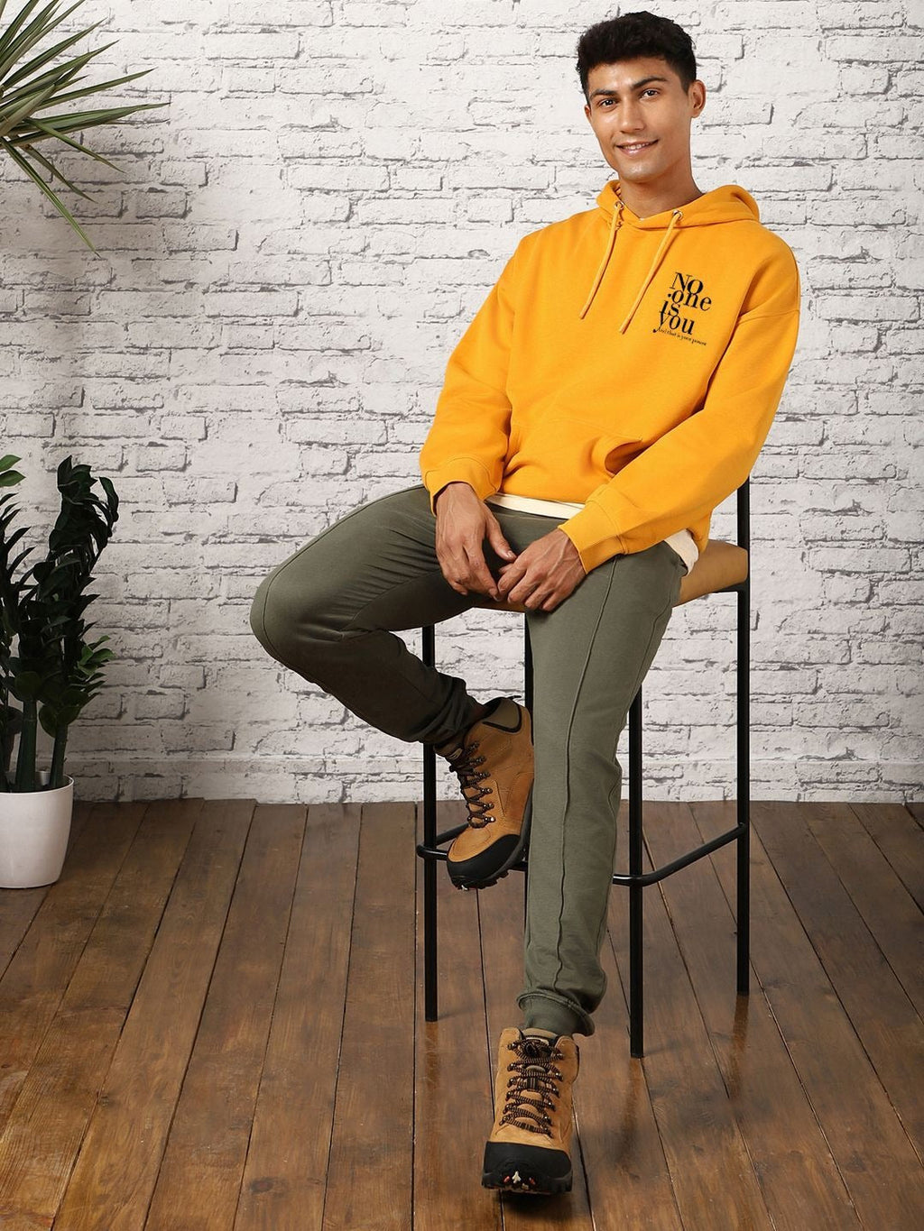 Men Hooded Sweatshirt – Stylish Cotton Pullover Hoodie for Winter in Pakistan