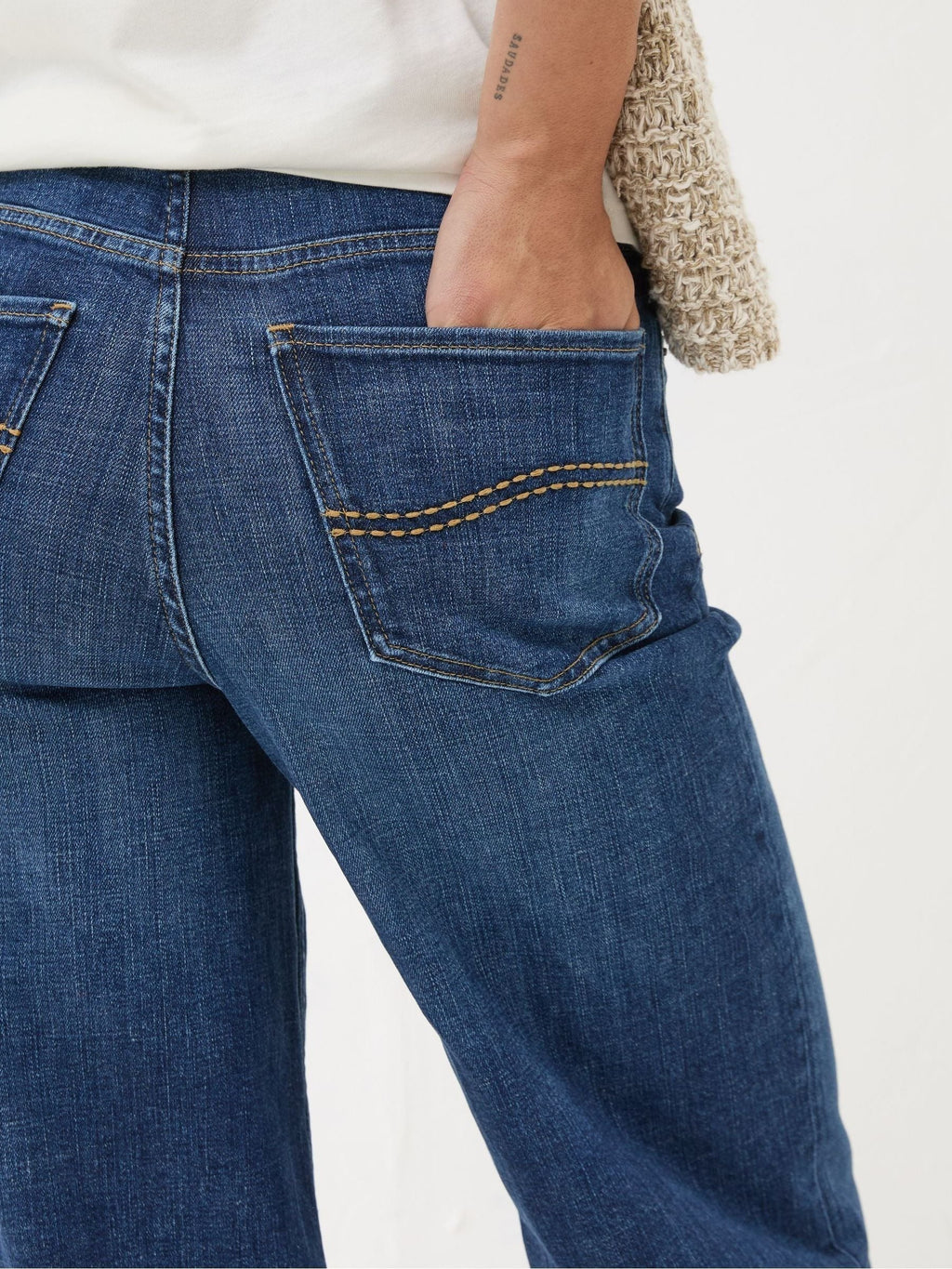 Women Fat FHARCHIZ Welling Blue Wide Leg Jeans – Trendy High Waist Denim for Pakistan | DOCACCA