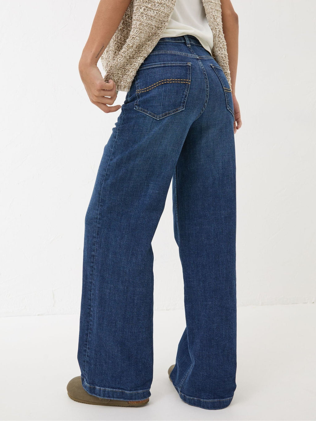Women Fat FHARCHIZ Welling Blue Wide Leg Jeans – Trendy High Waist Denim for Pakistan | DOCACCA