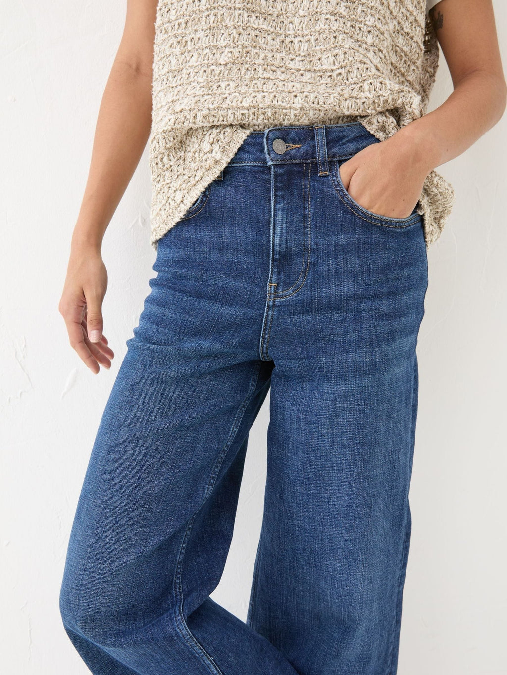 Women Fat FHARCHIZ Welling Blue Wide Leg Jeans – Trendy High Waist Denim for Pakistan | DOCACCA