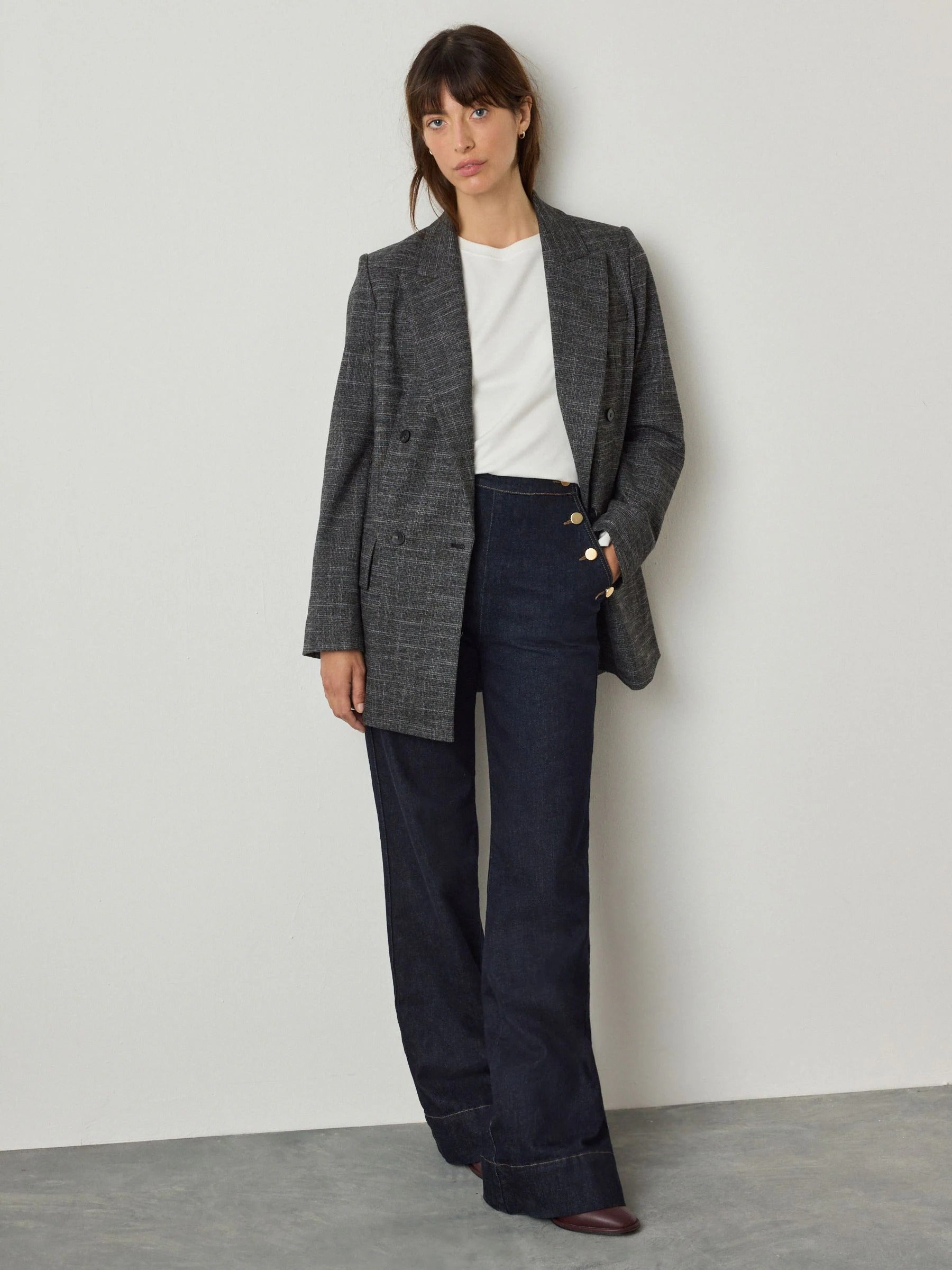 Women Denim Rinse Gold Button Front Wide Leg Jeans – Stylish High Rise Trend in Pakistan