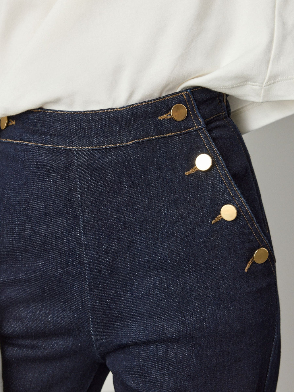 Women Denim Rinse Gold Button Front Wide Leg Jeans – Stylish High Rise Trend in Pakistan