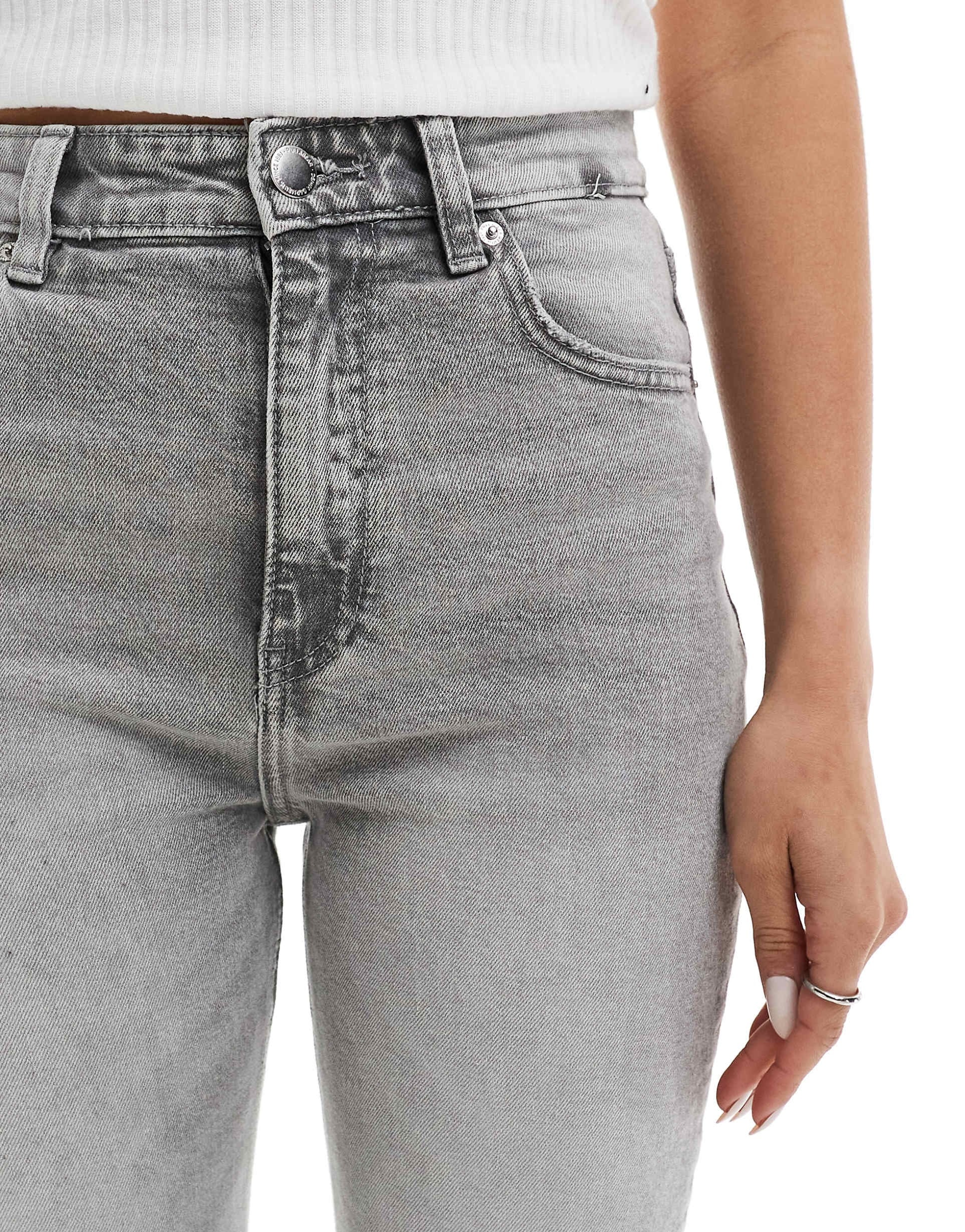 Women’s Grey Mom Jeans – High Waist Relaxed Fit Denim for Everyday Comfort in Pakistan | DOCACCA