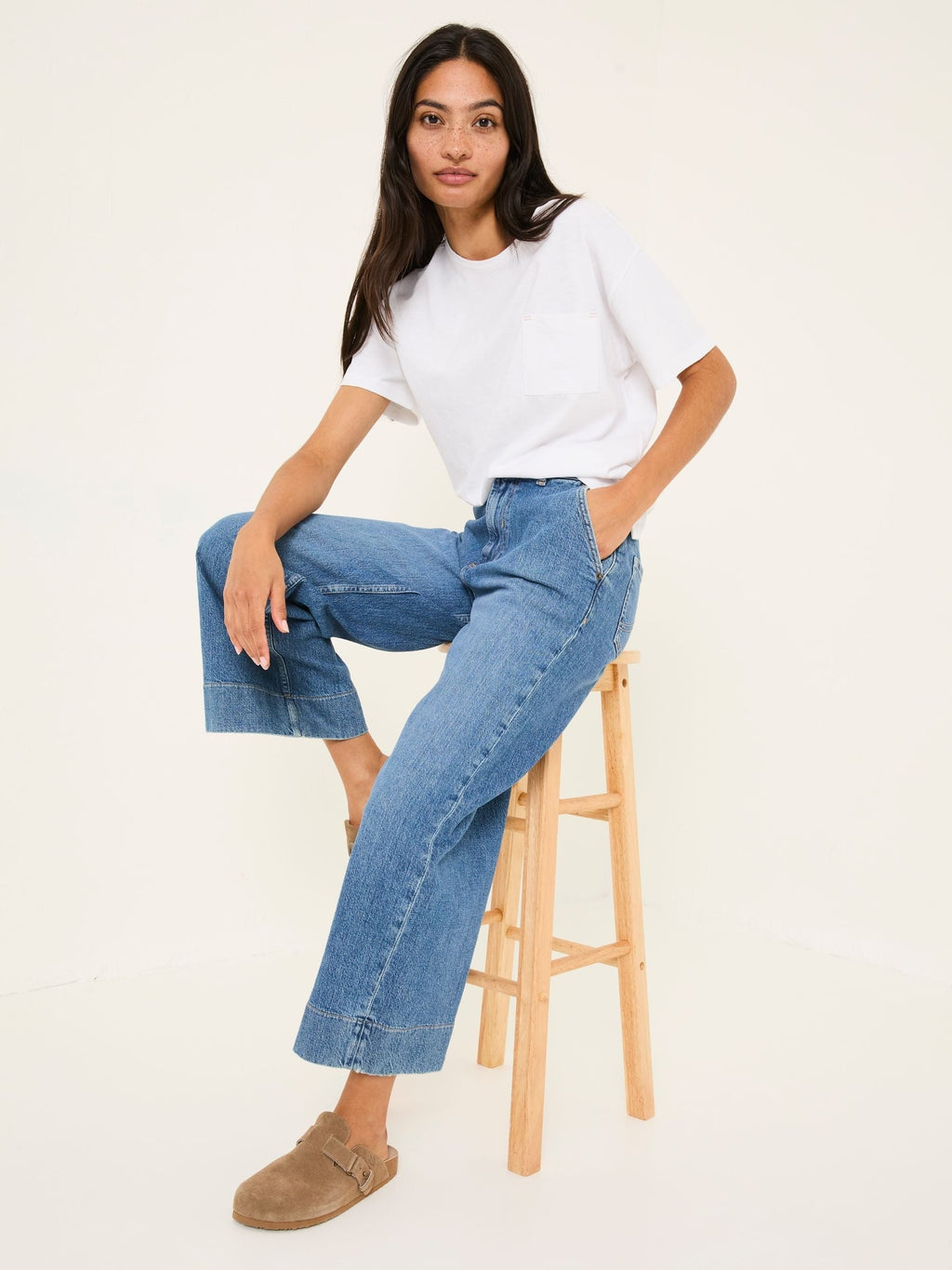 Women FatFHARCHIZ Hove Blue Denim Wide Leg Crop Jeans – Stylish Cropped Denim for Pakistani Women