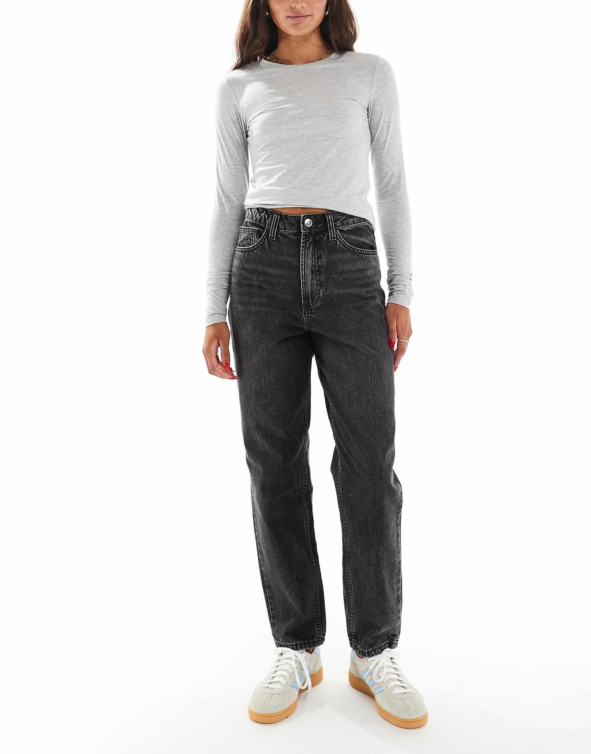 Mom Jeans in Black – High-Waist Comfort Fit Denim for Everyday Pakistani Style | DOCACCA
