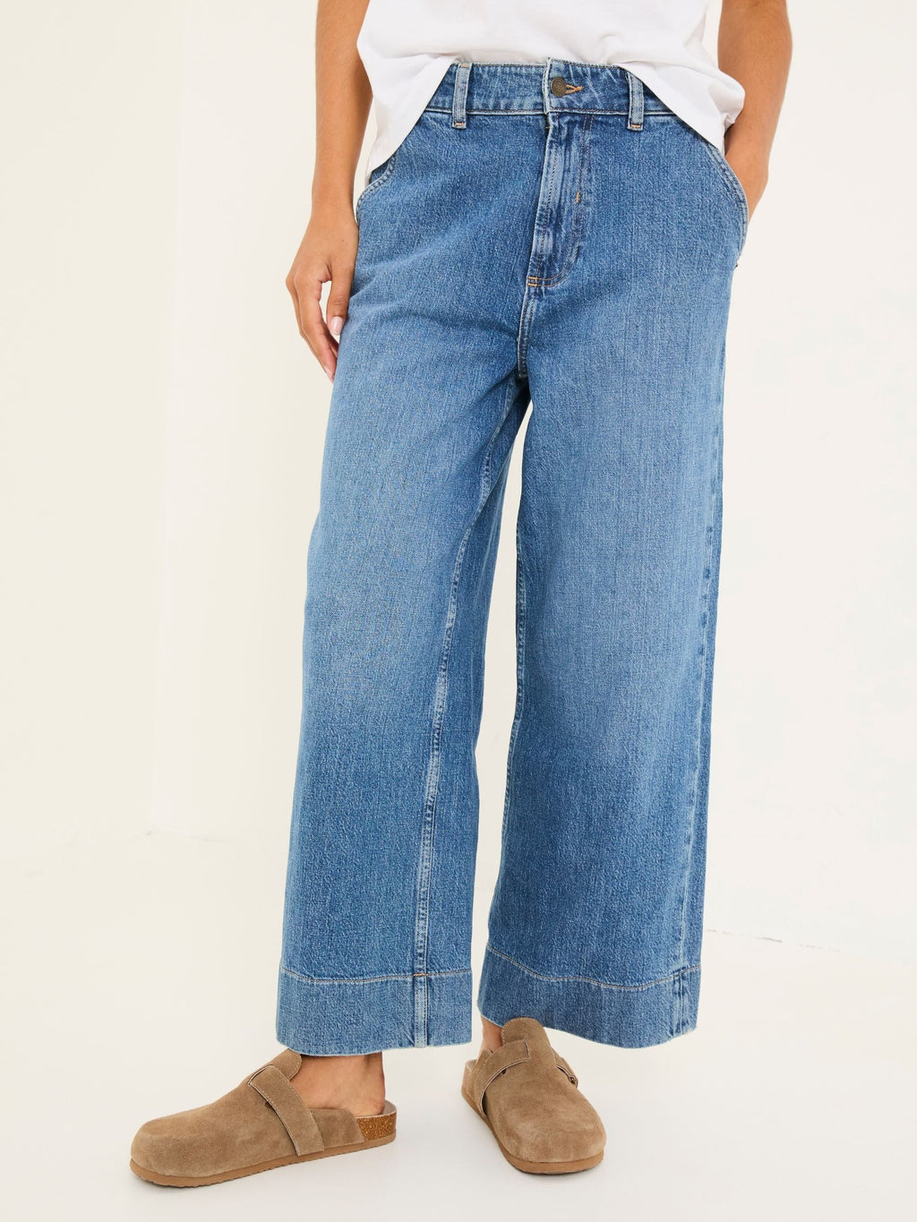 Women FatFHARCHIZ Hove Blue Denim Wide Leg Crop Jeans – Stylish Cropped Denim for Pakistani Women