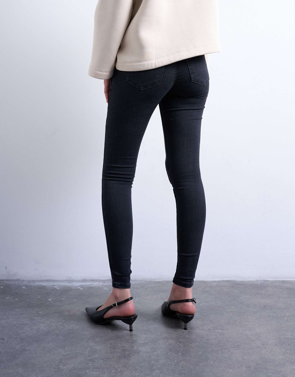 Women Skinny High Rise Jeans in Washed Black – Premium Stretch Fit | DOCACCA