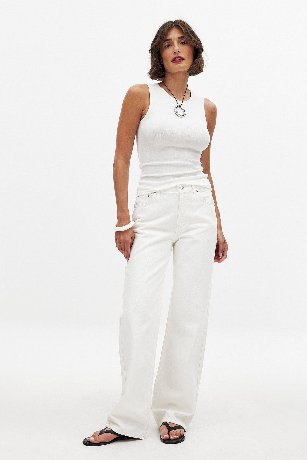 Women Mid Waist Straight Jeans – Classic Mid-Rise Straight Fit Denim for Pakistan | HARCHIZ