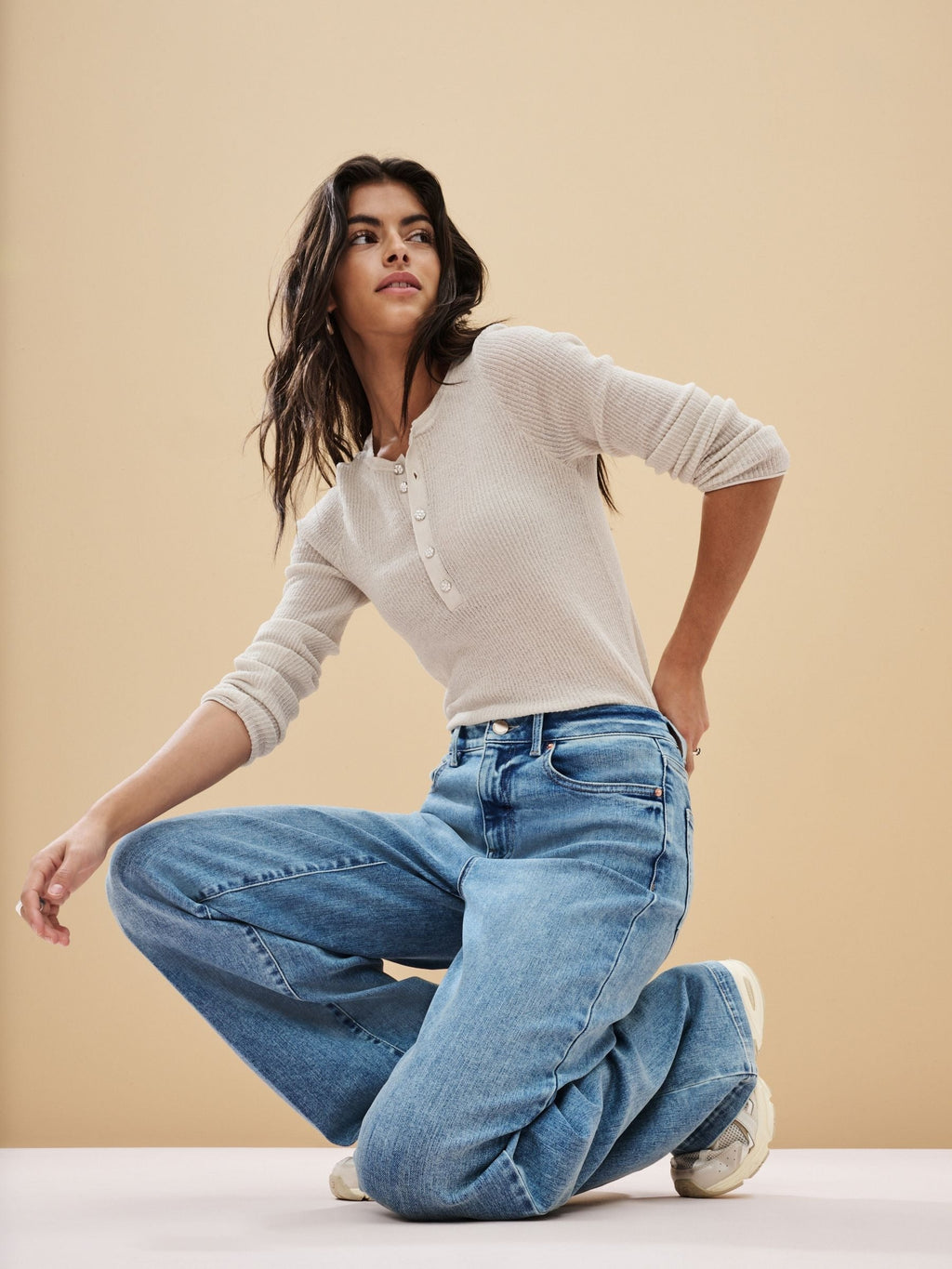 Women Mid Blue Wide Leg Jeans – Trendy High Waist Denim Pants for Women in Pakistan | HARCHIZ