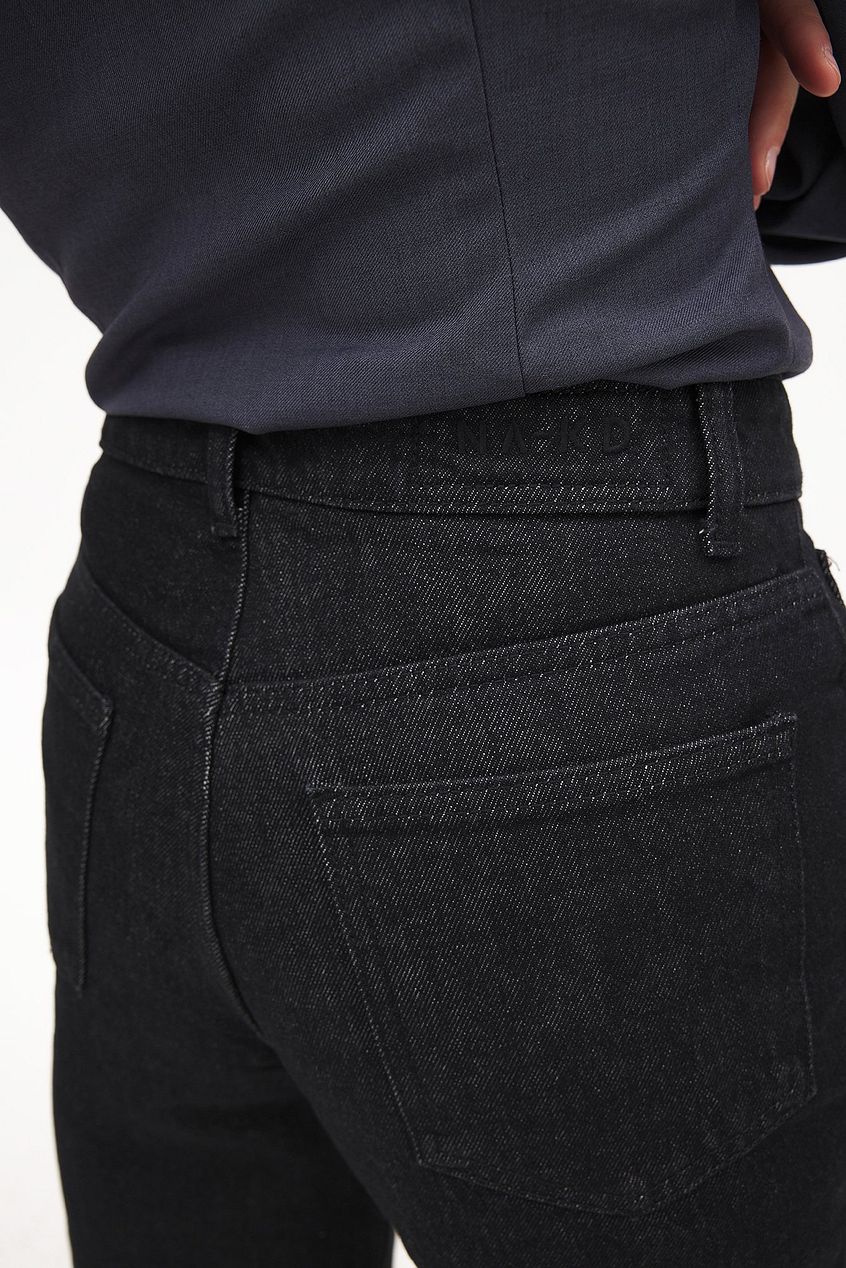 Women Straight Mid Waist Jeans – Comfortable Mid-Rise Straight Fit for Pakistani Women | DOCACCA