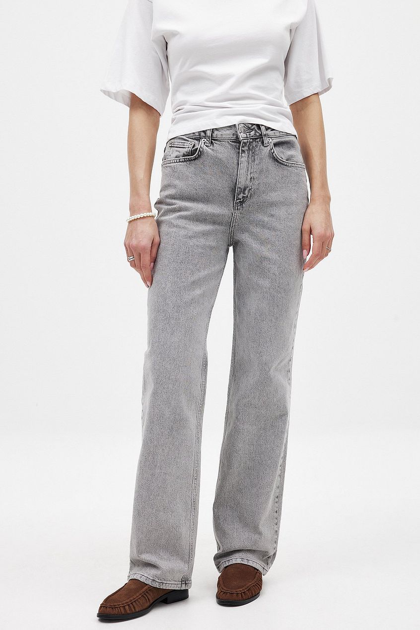 Women Straight High Waist Jeans – Classic High-Rise Straight Leg Denim for Pakistani Women | HARCHIZ