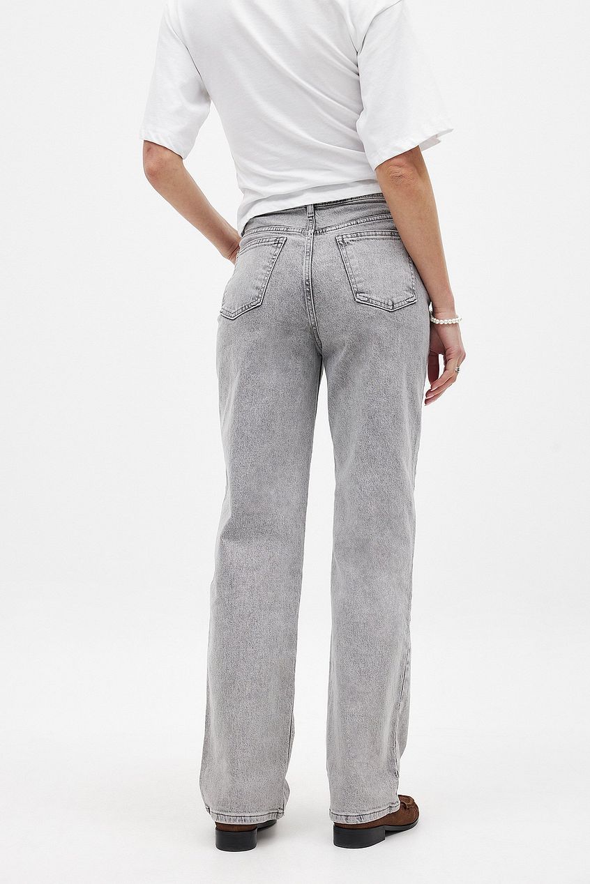 Women Straight High Waist Jeans – Classic High-Rise Straight Leg Denim for Pakistani Women | HARCHIZ