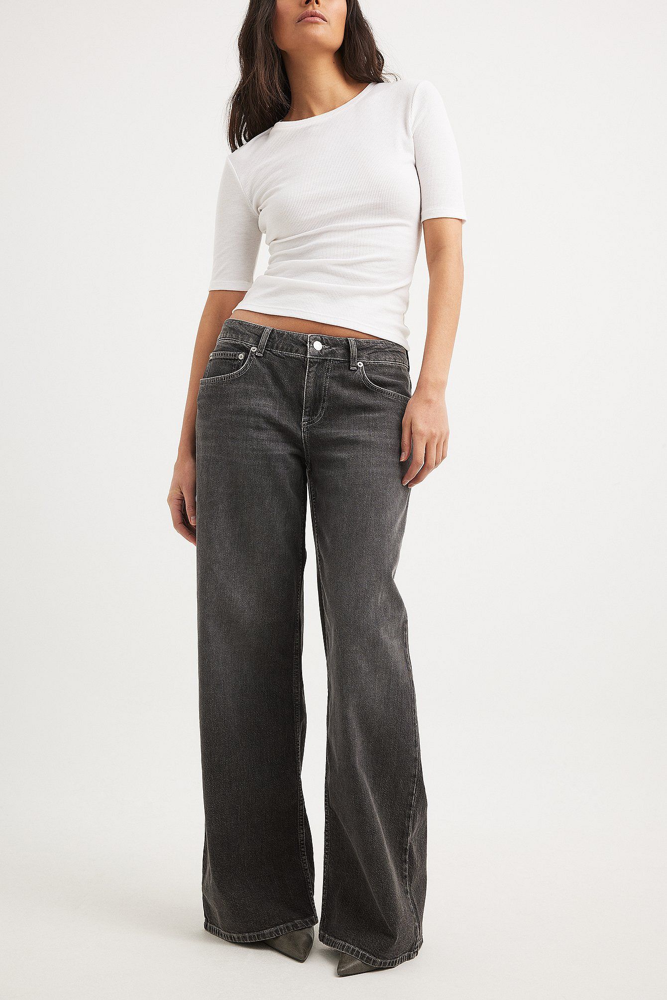 Women’s Low Waist Wide Leg Denim – Trendy Relaxed Fit Jeans for Effortless Pakistani Street Style | DOCACCA