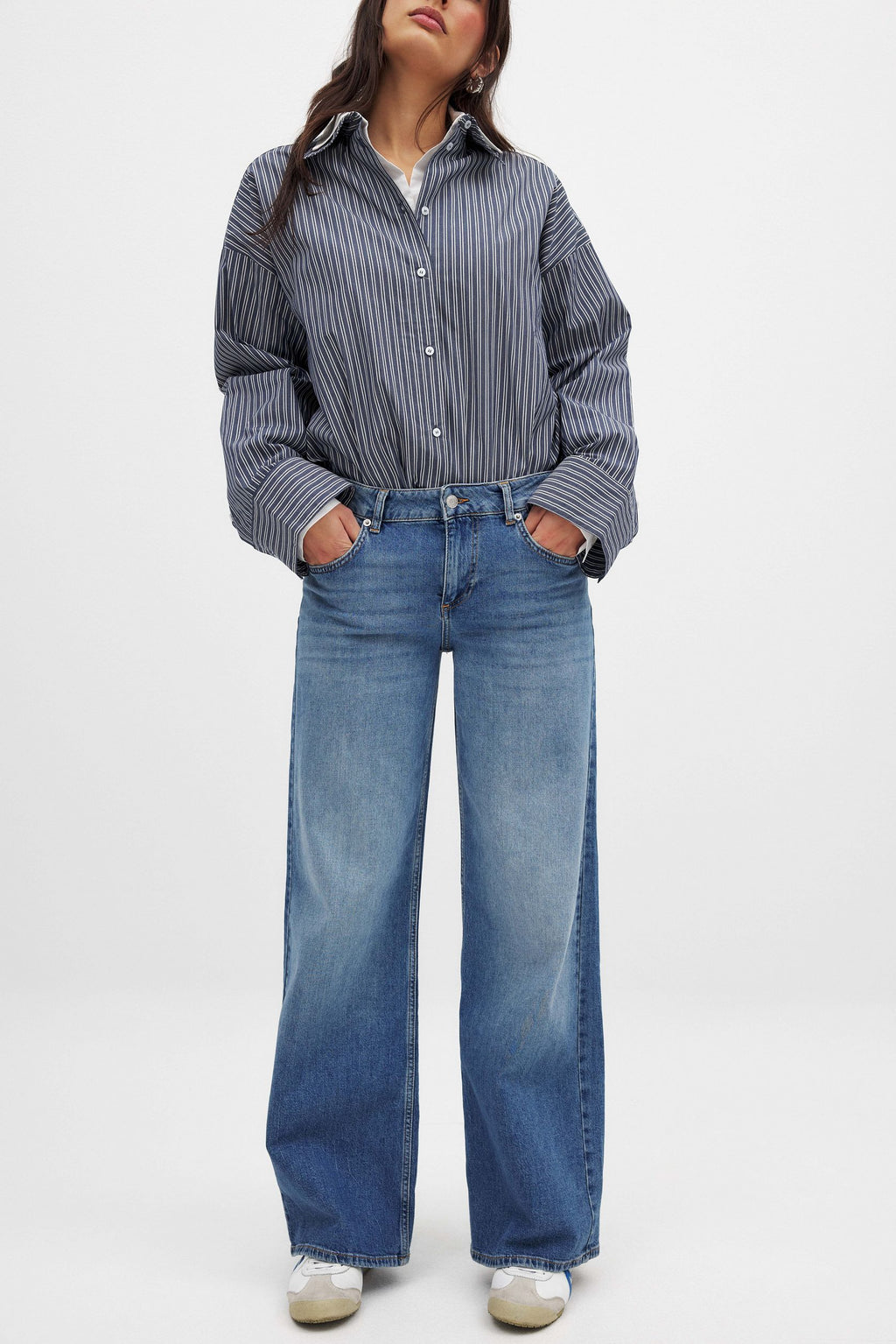 Women’s Low Waist Wide Leg Denim – Trendy Relaxed Fit Jeans for Effortless Pakistani Street Style | DOCACCA