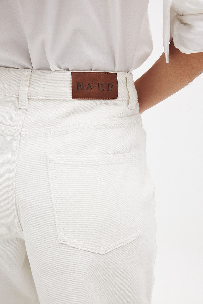Women Cropped Scallop Detail Denim Jeans – Feminine Scallop Hem, Trendy Cropped Fit | HARCHIZ