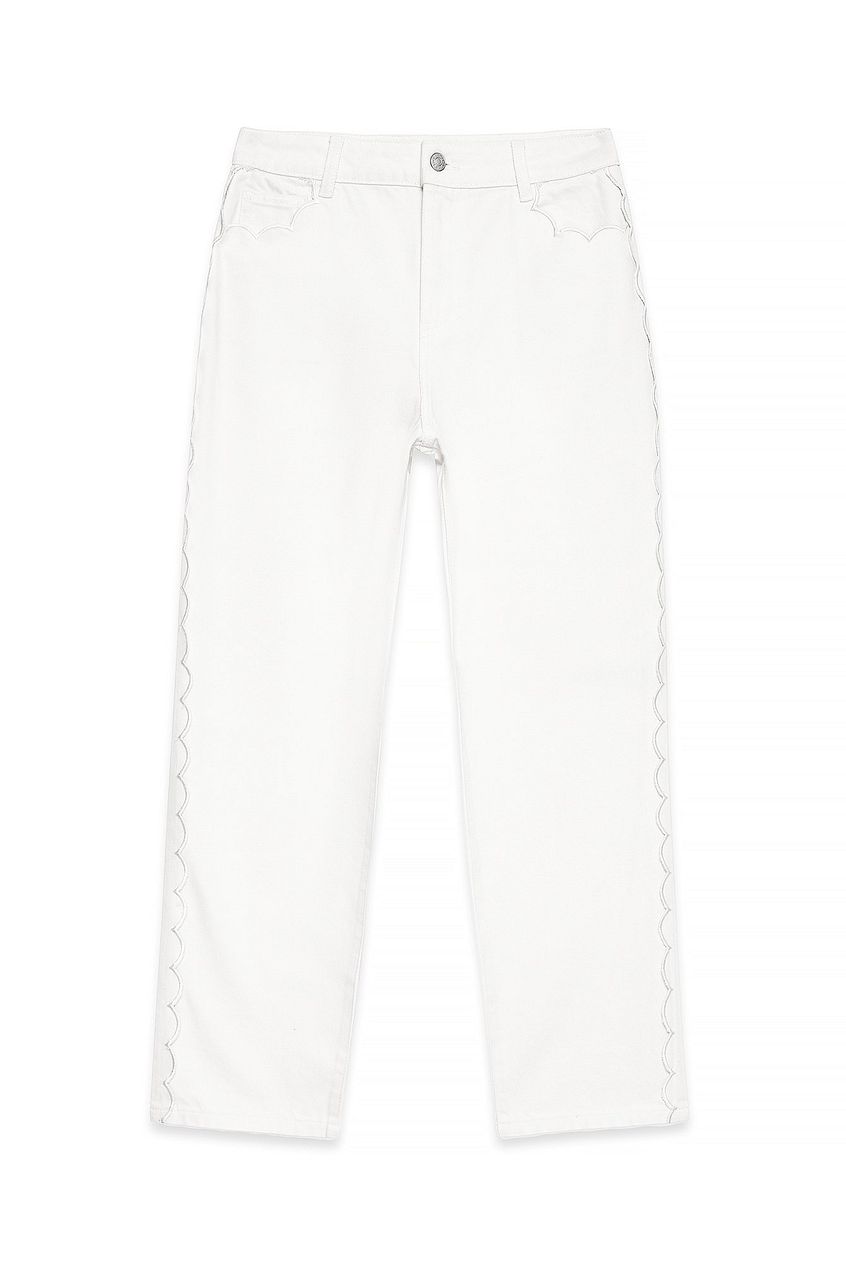 Women Cropped Scallop Detail Denim Jeans – Feminine Scallop Hem, Trendy Cropped Fit | HARCHIZ