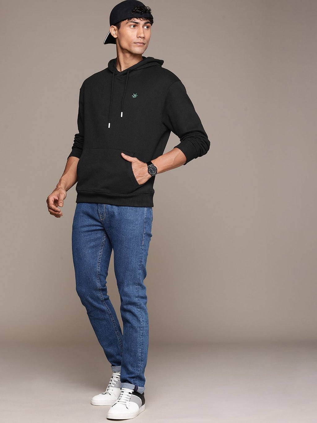 Solid Hooded Pullover Sweatshirt – Comfortable Winter Hoodie for Men in Pakistan