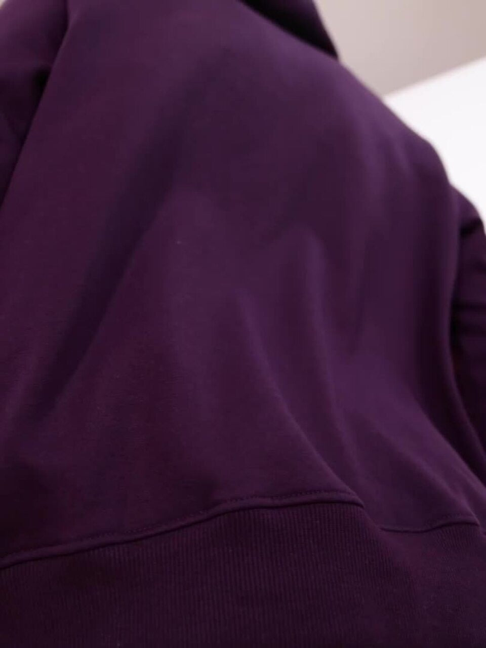 Men Embroidered Hooded Relaxed Fit Sweatshirt – Stylish Winter Hoodie in Pakistan