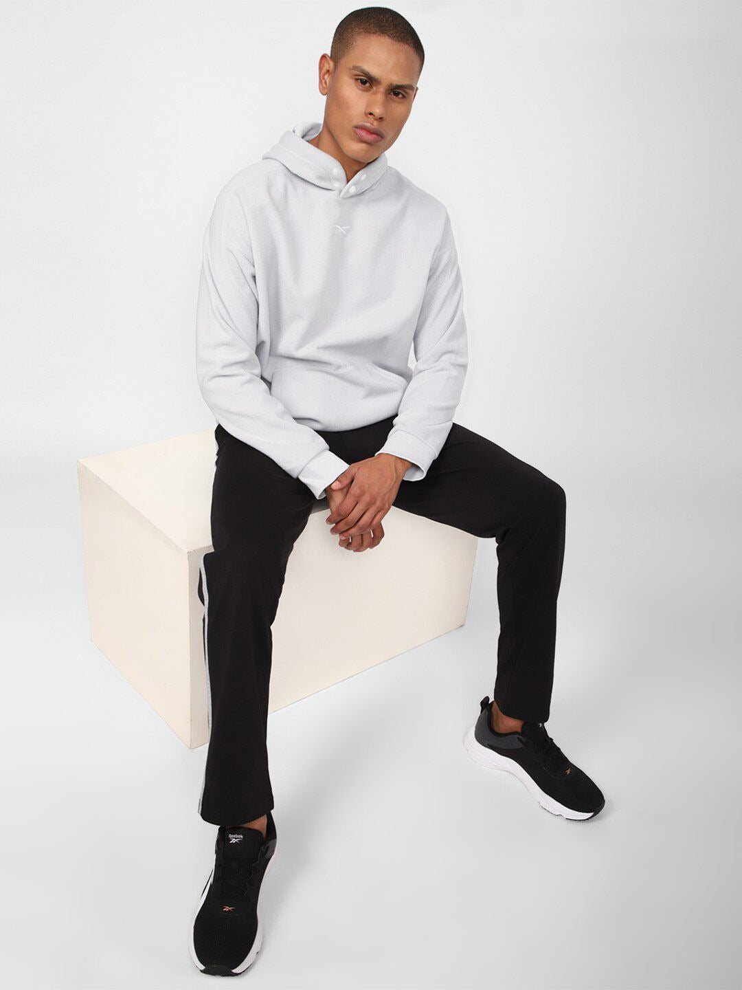 Men Hooded Sweatshirt – Stylish & Comfortable Winter Wear for Men in Pakistan | HARCHIZ