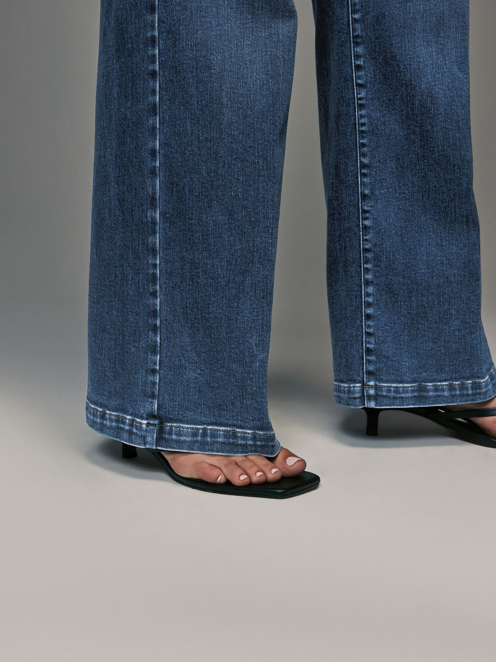 Women Dark Blue Wide Leg Hourglass Jeans – High Waist Flattering Fit Denim Pants in Pakistan | HARCHIZ