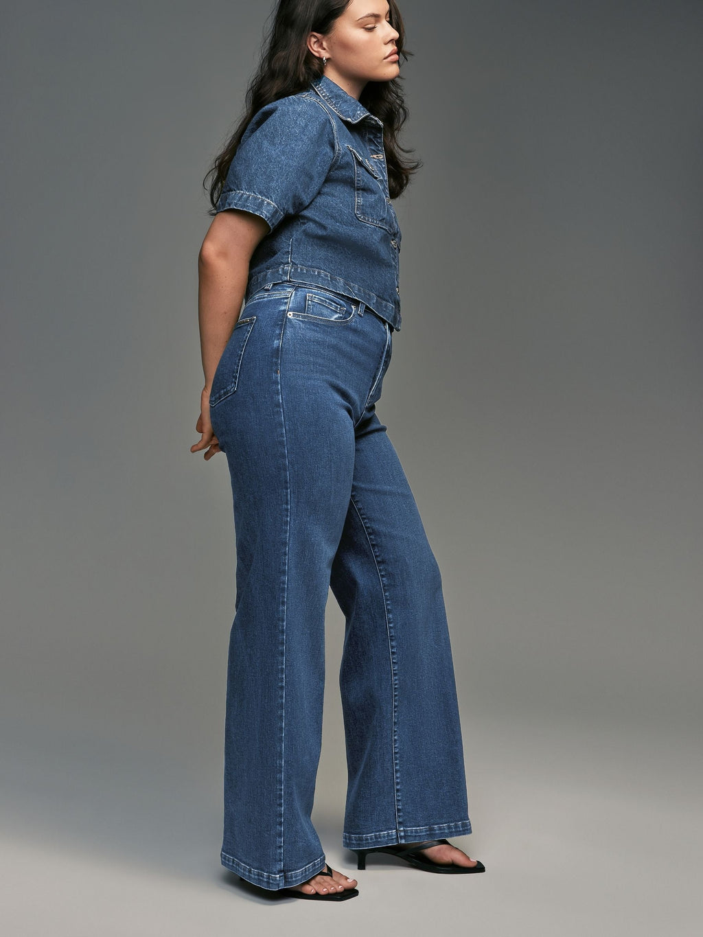 Women Dark Blue Wide Leg Hourglass Jeans – High Waist Flattering Fit Denim Pants in Pakistan | HARCHIZ