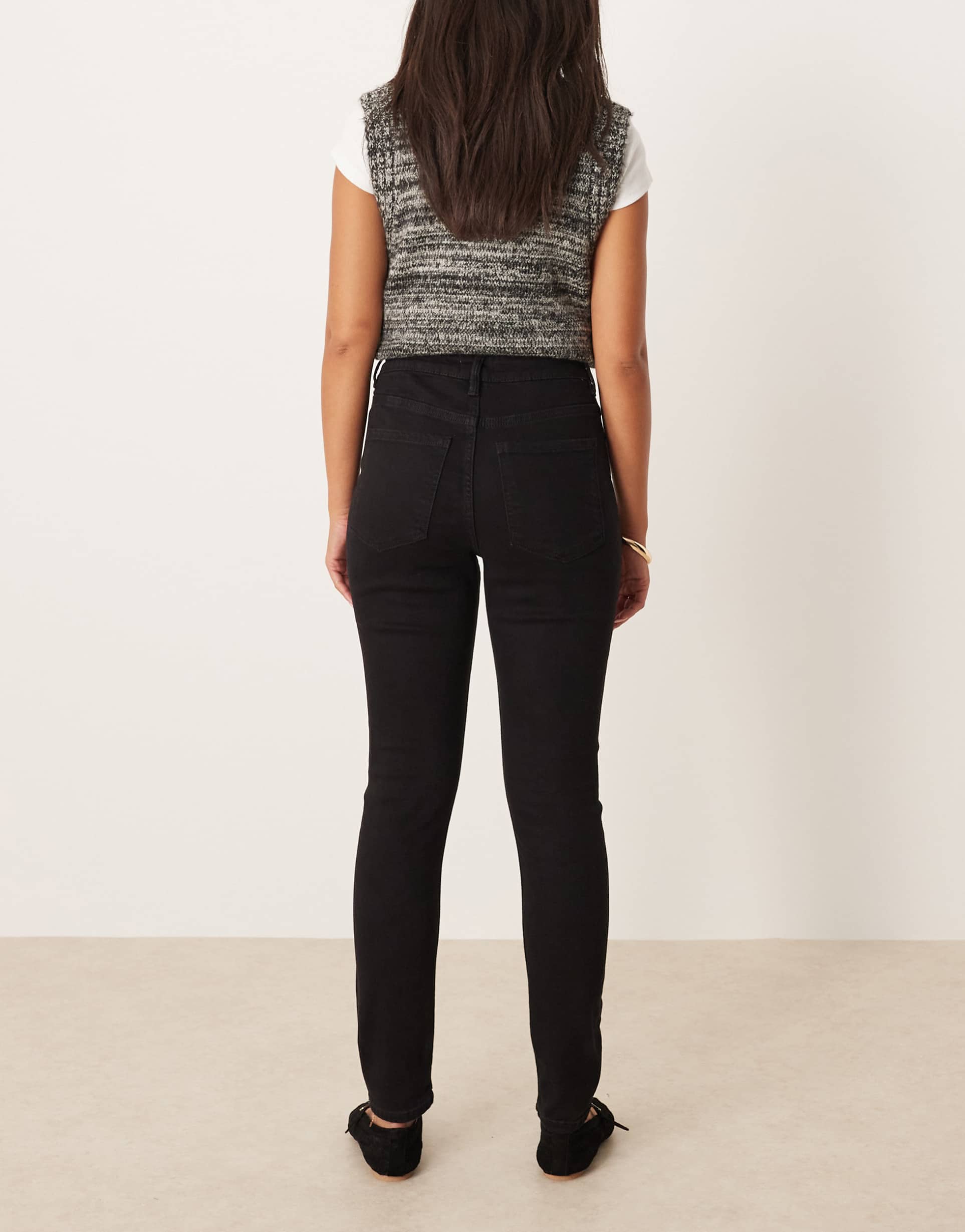 Skinny Jean in Black – Stretchable Slim Fit Denim for Men in Pakistan | DOCACCA