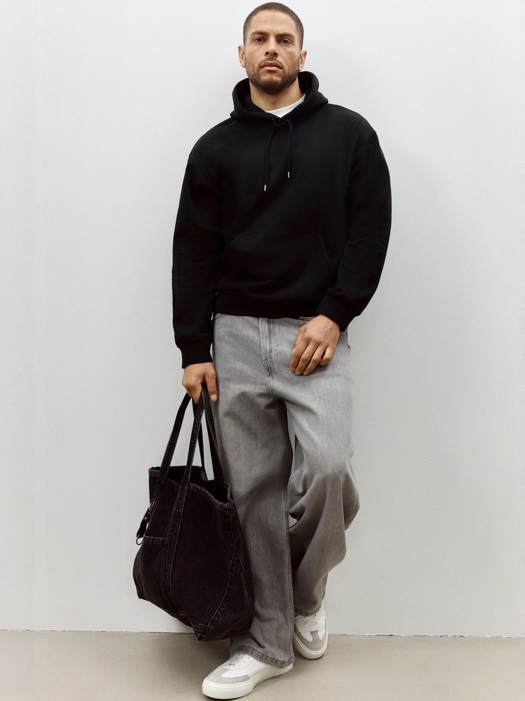 Men Black Relaxed Fit Hoodie – Comfortable Streetwear Style in Pakistan | HARCHIZ