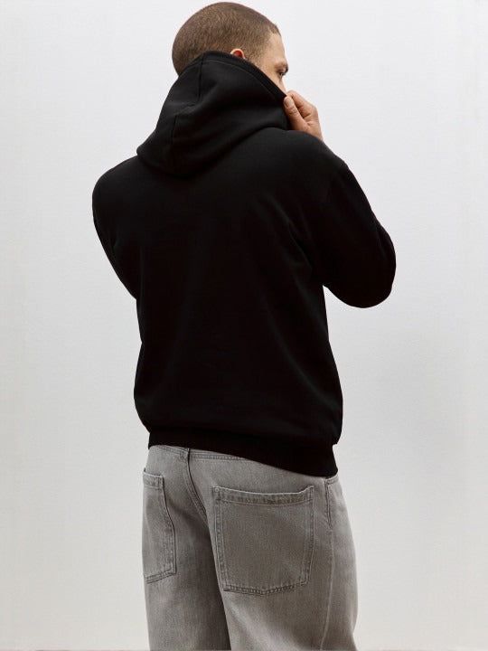 Men Black Relaxed Fit Hoodie – Comfortable Streetwear Style in Pakistan | HARCHIZ