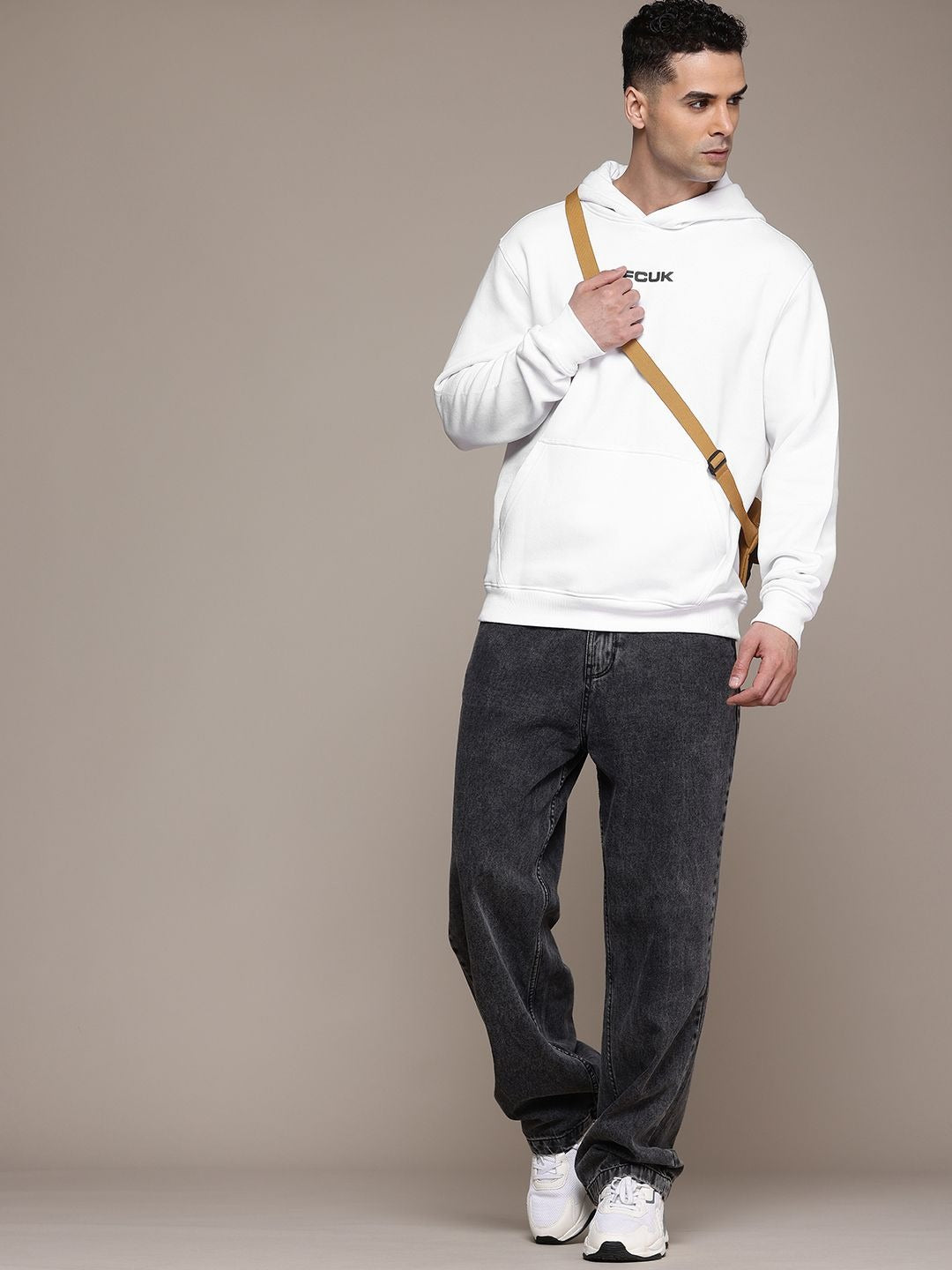 Hooded Sweatshirt for Men – Comfortable Cotton Pullover Hoodie in Pakistan | HARCHIZ