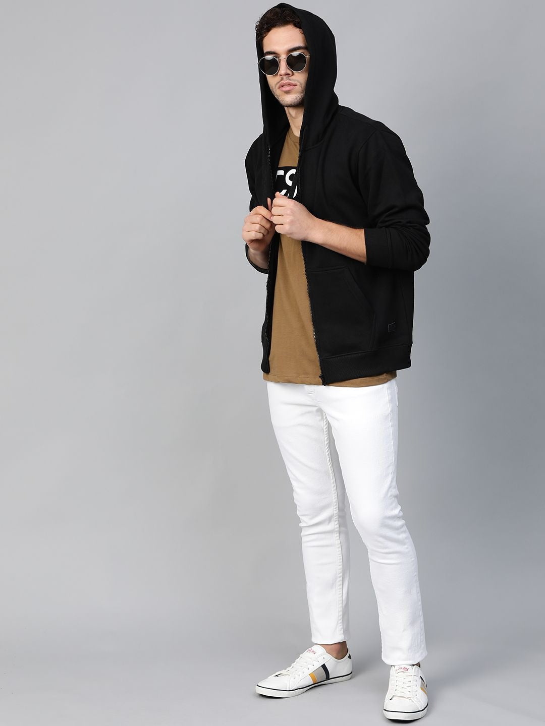 Men Black Solid Hooded Sweatshirt – Cotton Fleece Pullover Hoodie for Men in Pakistan | HARCHIZ