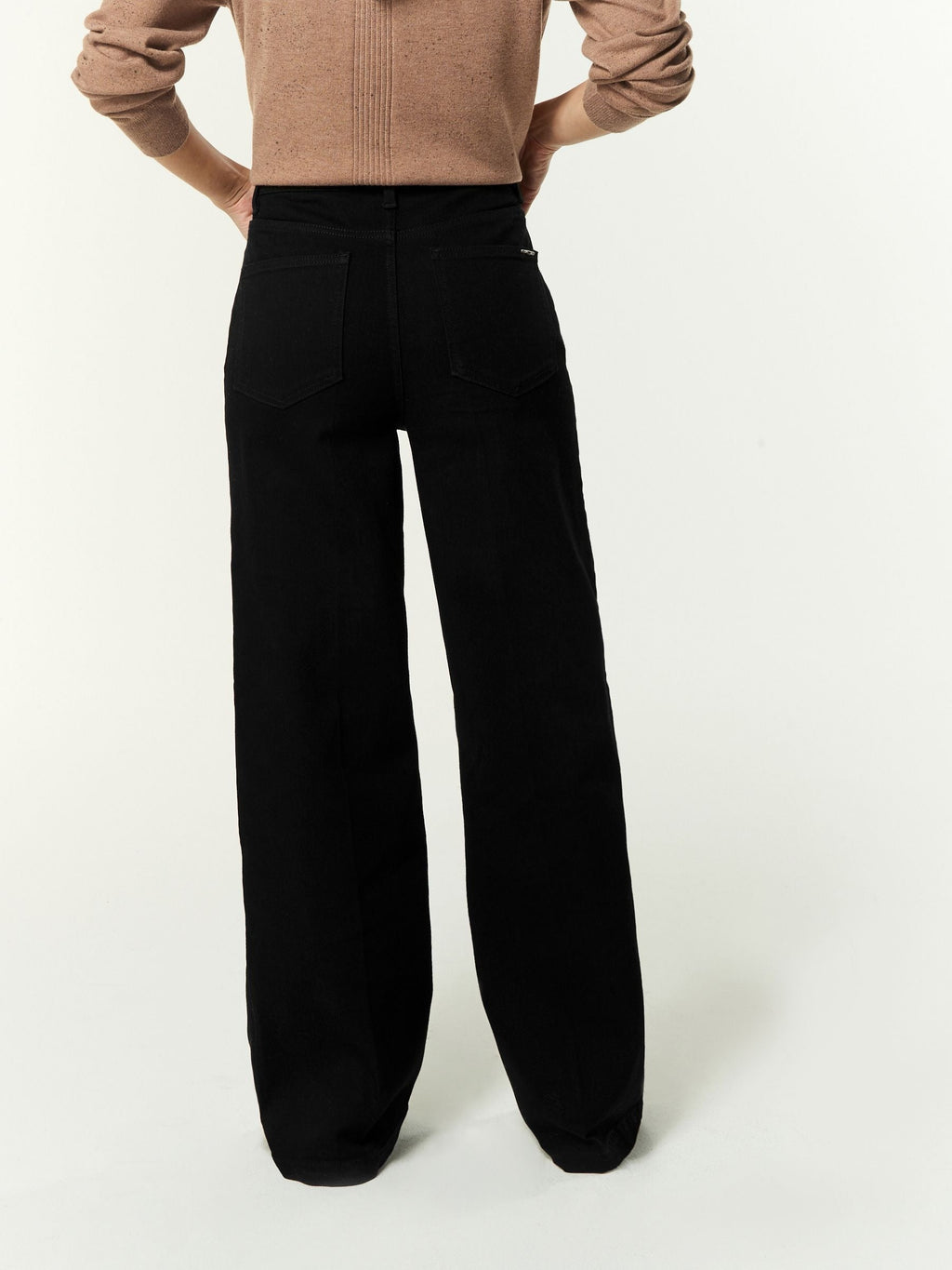 Women Black Wide Leg Jeans – High Waist Loose Fit Denim Pants for Women in Pakistan | HARCHIZ