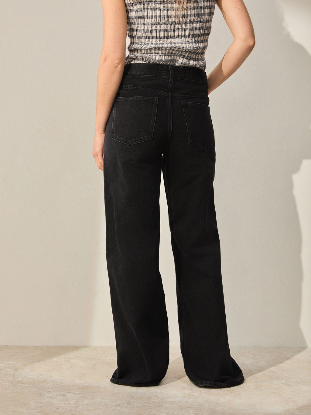 Women Black Wide Leg Jeans – Trendy High Waist Denim Pants for Pakistan | HARCHIZ
