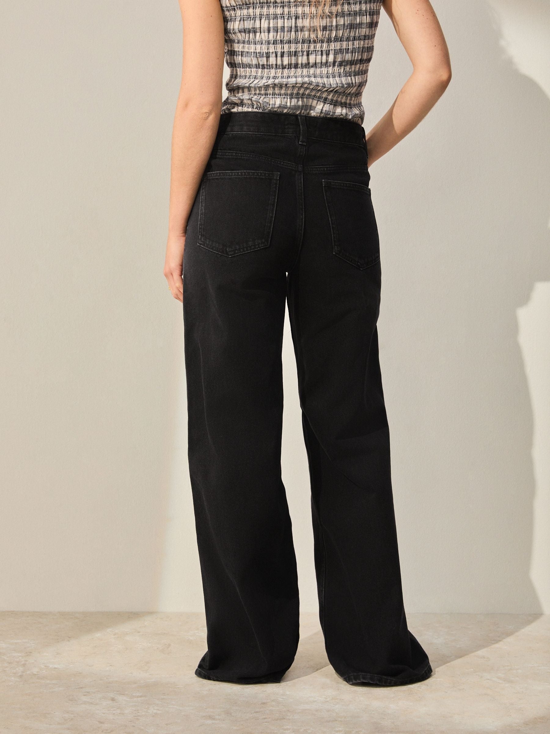 Women Black Wide Leg Jeans – Trendy High Waist Denim Pants for Pakistan | HARCHIZ