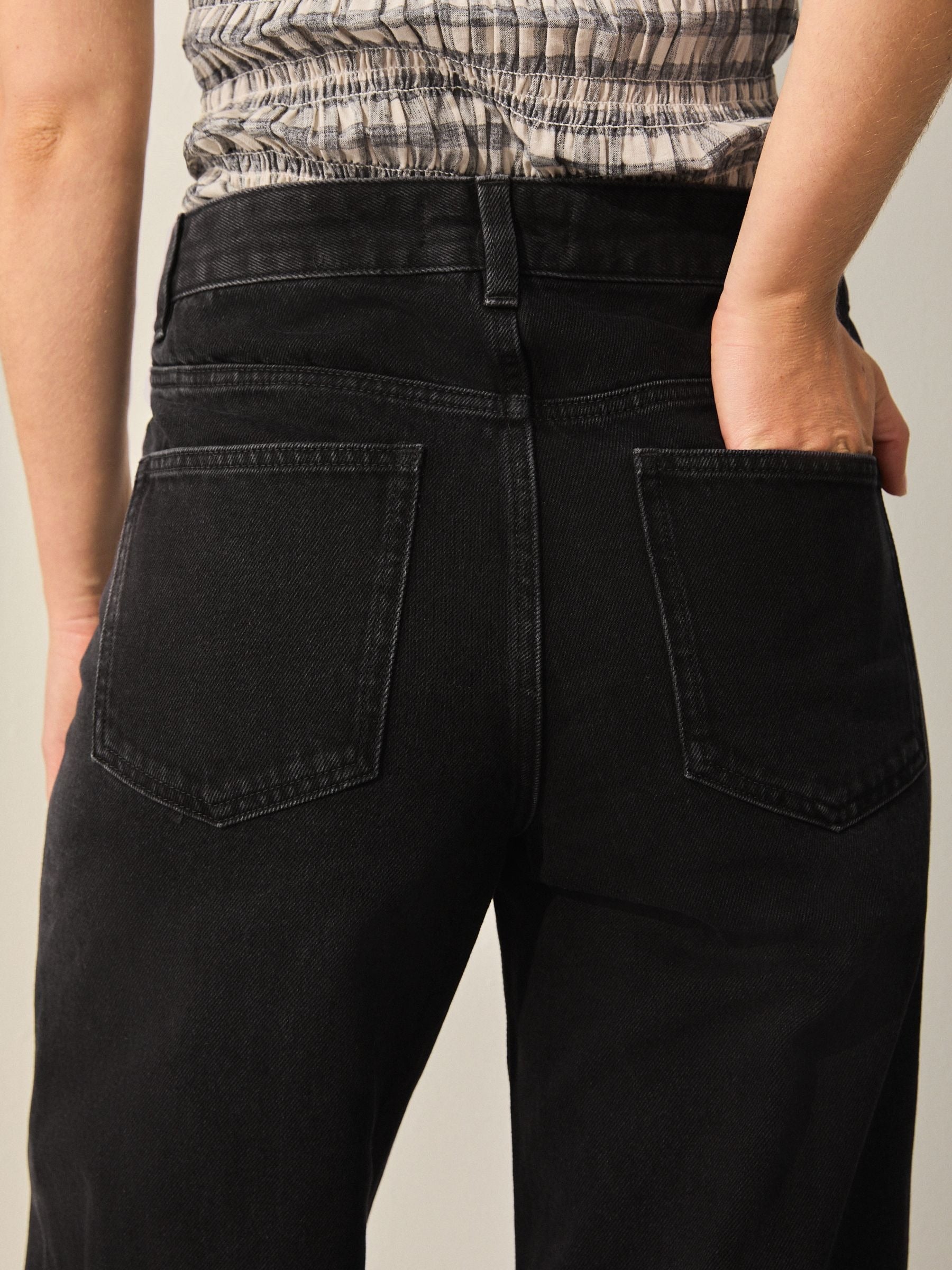 Women Black Wide Leg Jeans – Trendy High Waist Denim Pants for Pakistan | HARCHIZ