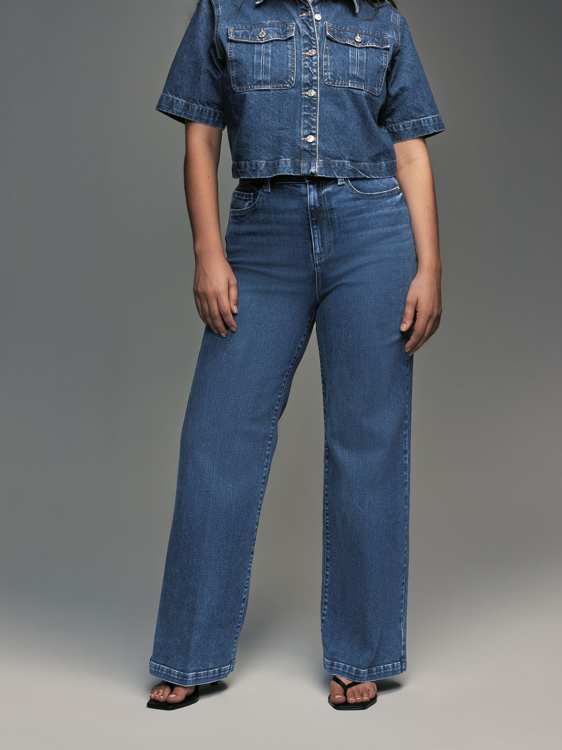 Women Dark Blue Wide Leg Hourglass Jeans – High Waist Flattering Fit Denim Pants in Pakistan | HARCHIZ
