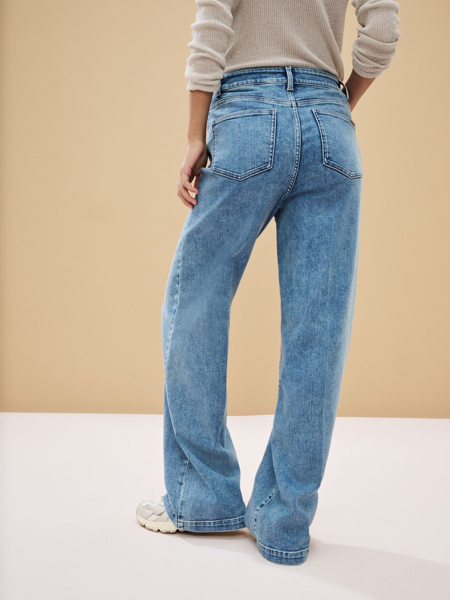 Women Mid Blue Wide Leg Jeans – Trendy High Waist Denim Pants for Women in Pakistan | HARCHIZ
