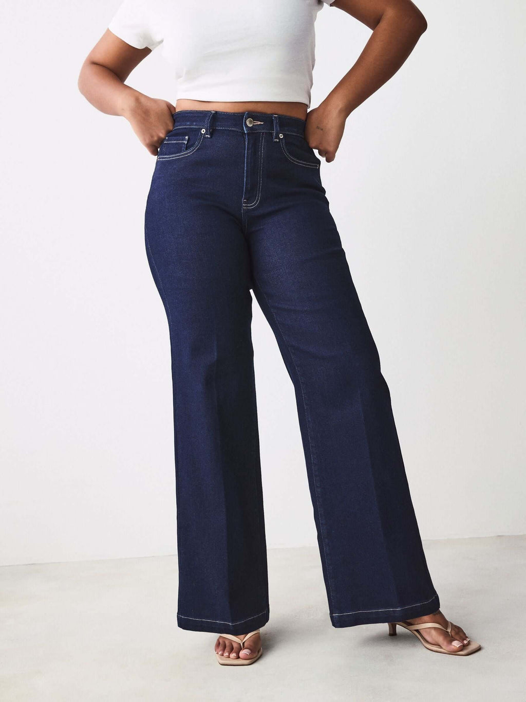 Women Rinse Hourglass Wide Leg Jeans – Trendy High-Waisted Cotton Denim for Pakistan | HARCHIZ